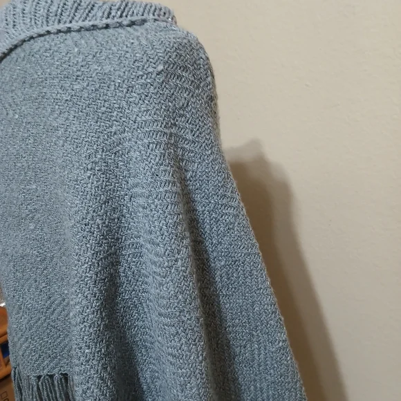 Chic Gray and Burgundy Women's Poncho Set - Picture 10 of 10